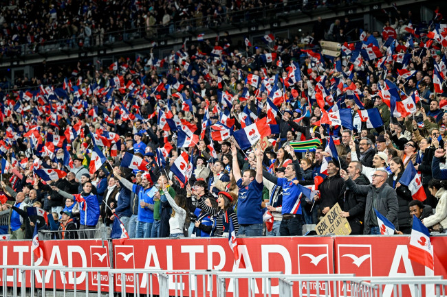 프랑스, 식스 네이션스에서 웨일스를 대파하며 럭비 그랜드 슬램을 노린다