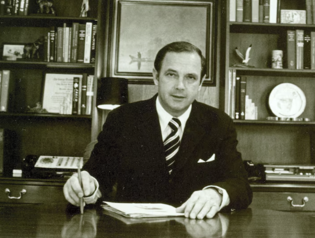 알렉산더 버터필드가 99세의 나이로 별세하다