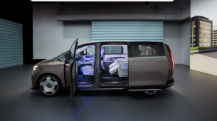 메르세데스, 주행거리 700킬로미터의 신형 7인승 차량 공개