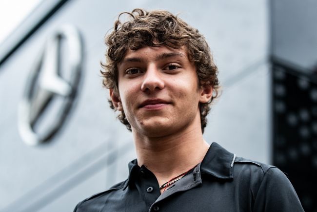 안드레아 키미 안토넬리가 러셀의 '도움'으로 포뮬러 1 역사상 최연소 폴 포지션이 되었다