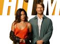 글렌 파월은 Hit Man 의 첫 번째 예고편에서 빛을 발합니다.