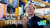 스마트폰에 설치된 프로젝터 - Doogee CES 2026 인터뷰